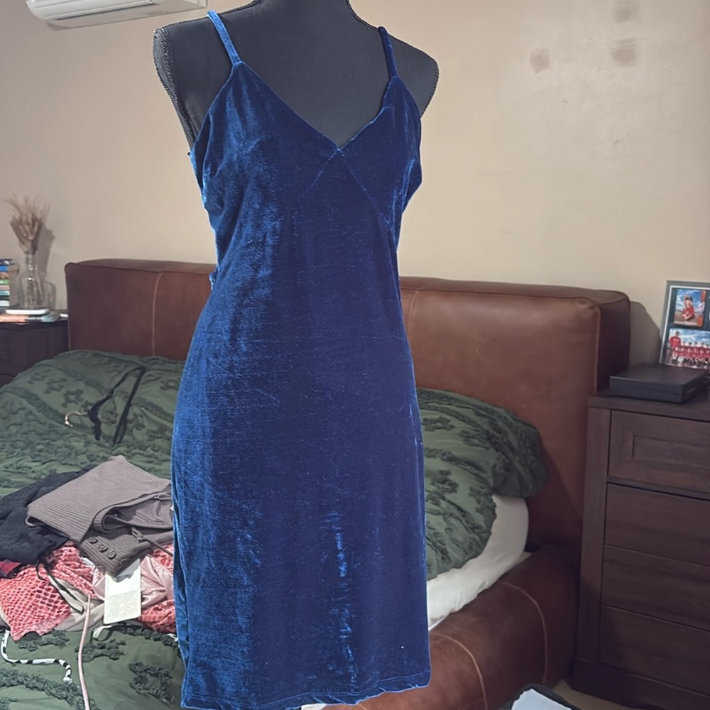 Lulu‘s size large velvet blue dress